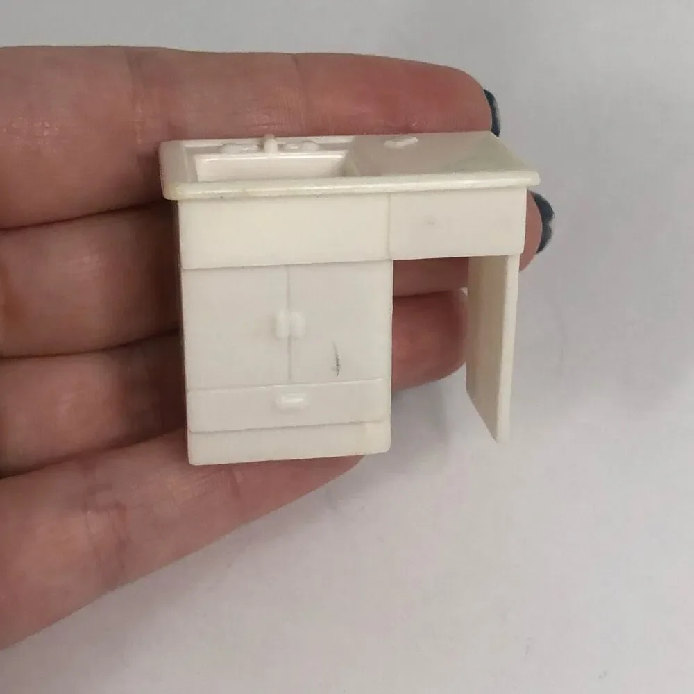 vintage dollhouse furniture plastic kitchen bathroom yellow red white miniatures